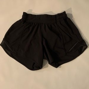 Lulu lemon black hottie hot shorts 2”